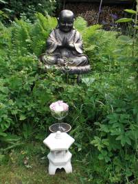Buddha im Garten meiner Praxis
